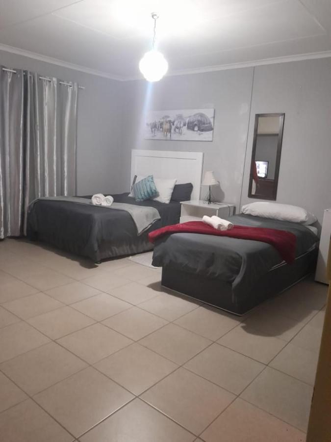 Stay At Home Airport Lodge เคมป์ตัน พาร์ค ภายนอก รูปภาพ