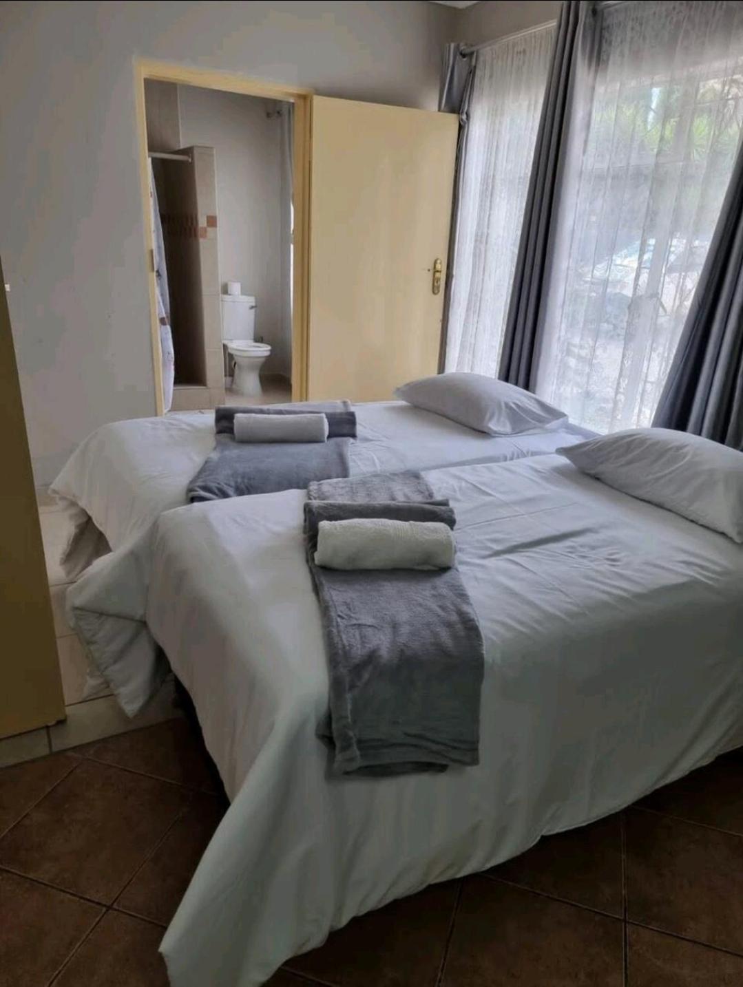 Stay At Home Airport Lodge เคมป์ตัน พาร์ค ห้อง รูปภาพ